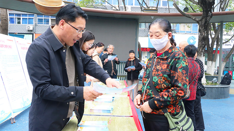 縣民政部門開展社會救助宣傳活動(dòng)