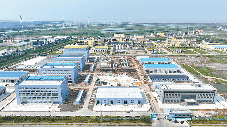 億年光學(xué)合成樹脂項目施工現(xiàn)場