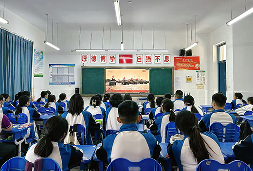 我縣社會(huì)各界人士收看紀(jì)念中國人民抗日戰(zhàn)爭暨世界反法西斯戰(zhàn)爭勝利80周年大會(huì)直播