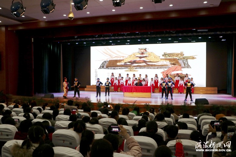 縣實(shí)驗(yàn)小學(xué)新建南路校區(qū)舉辦“和孩子一起吟、誦、唱”系列活動