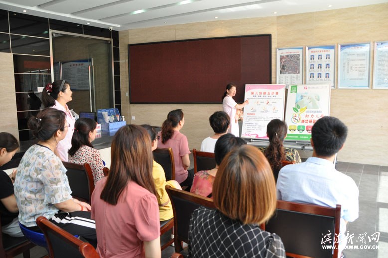 縣婦幼保健所開(kāi)展母乳喂養(yǎng)咨詢(xún)宣傳活動(dòng)