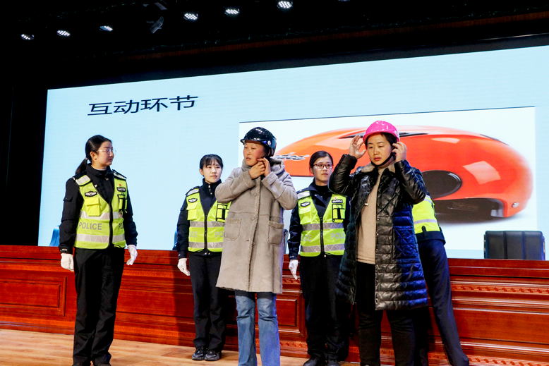 縣交警大隊(duì)舉辦交通安全知識講座